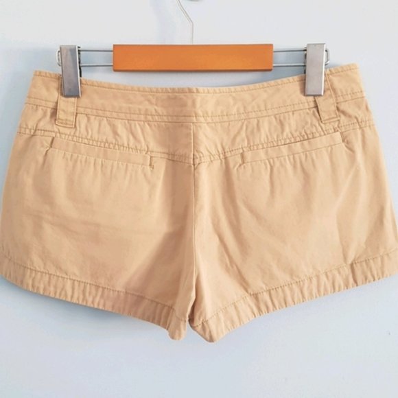 Old Navy midrise khaki shorts with dolphin hem - Picture 2 of 8